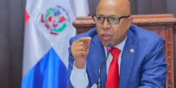 Pacheco insta al Congreso a Aprobar Medidas Económicas Ante Críticas de Fernández