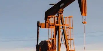 Petróleo de Texas baja 3.4% mientras Wall Street cierra mixto