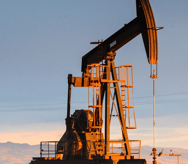 Petróleo de Texas baja 3.4% mientras Wall Street cierra mixto