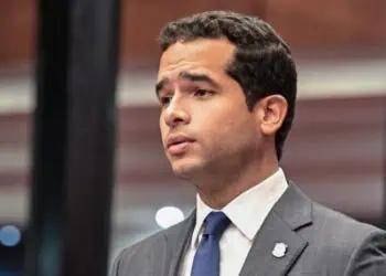 Senado Rechaza Propuesta de Omar Fernández Sobre Indexación Salarial y Anticipos