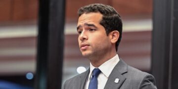 Senado Rechaza Propuesta de Omar Fernández Sobre Indexación Salarial y Anticipos