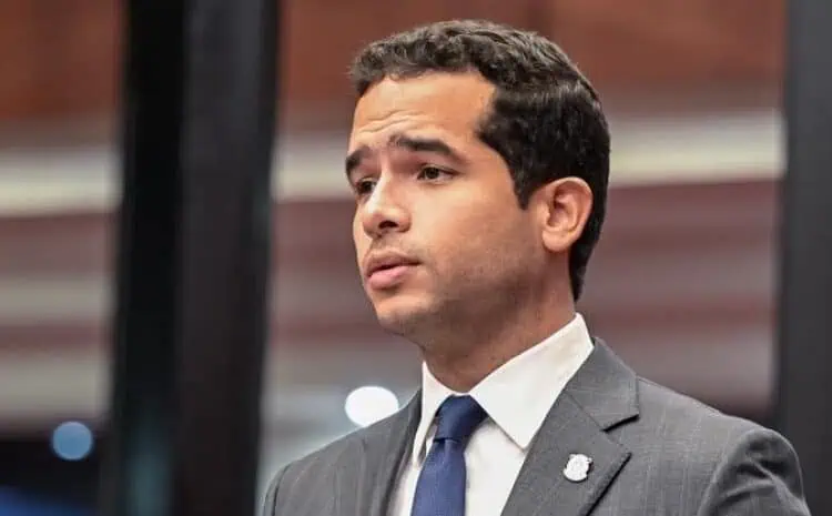 Senado Rechaza Propuesta de Omar Fernández Sobre Indexación Salarial y Anticipos