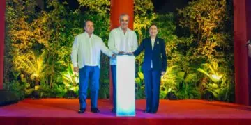 Abinader, Carolina y Paliza inauguran Paseo 30 de Mayo