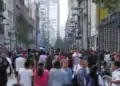 Personas caminando en el centro de la Ciudad de México