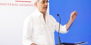 El presidente Luis Abinader durante un acto con productores agropecuarios en Moca, Espaillat