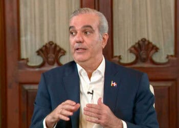 El presidente Luis Abinader firma decreto que crea comisión de veeduría del fideicomiso DO Sostenible
