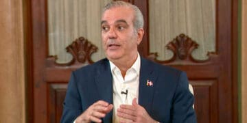 El presidente Luis Abinader firma decreto que crea comisión de veeduría del fideicomiso DO Sostenible