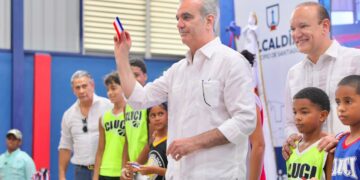 El presidente Luis Abinader durante entrevista hablando sobre obras de infraestructura en República Dominicana