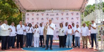 El presidente Luis Abinader durante la jornada de inclusión social Primero Tú en Santa Bárbara de Samaná