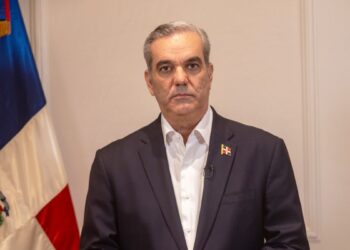 Contenedores de mercancías en un puerto dominicano sujetos a control aduanero