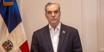 Contenedores de mercancías en un puerto dominicano sujetos a control aduanero