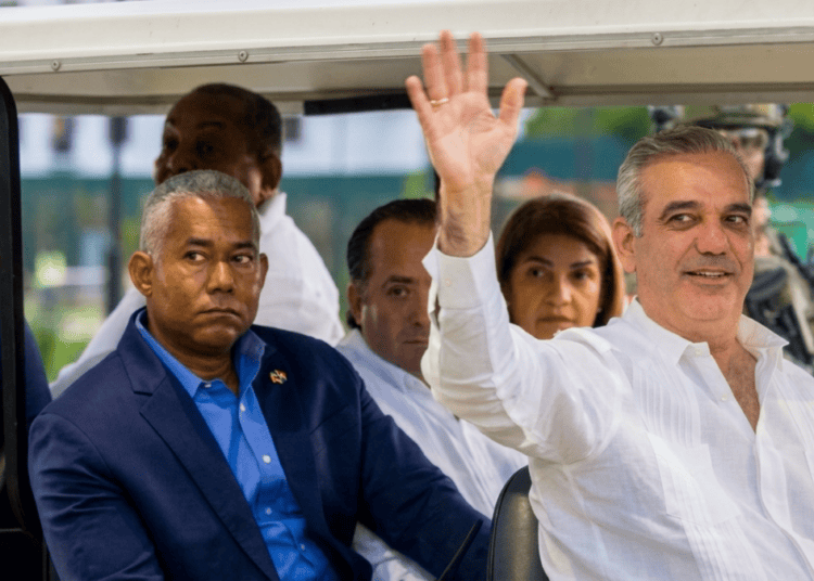 El presidente Luis Abinader durante la inauguración de obras públicas en la provincia de Samaná