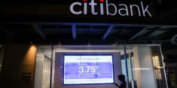 Logo de Citigroup en la fachada de una de sus sedes bancarias