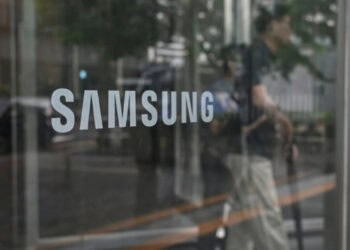 Panel bursátil con caídas en acciones de semiconductores y tecnología por temor al fin del auge de la IA