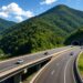 Carretera moderna que conecta Santiago con la costa de Puerto Plata en la región Norte de República Dominicana