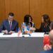 Representantes de ADOZONA y cámaras de comercio de Carolina del Norte firmando acuerdos de inversión