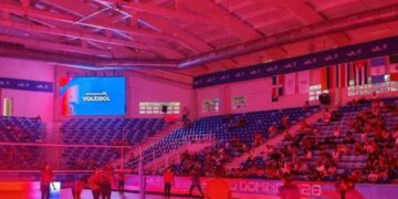 Pabellón de voleibol Ricardo Arias a oscuras durante partido entre República Dominicana y Venezuela