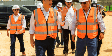 Ejecutivos del Banco Popular recorren las obras del proyecto City Center by Lady Lee en Santo Domingo Este