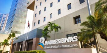 Fachada de una sucursal del Banco de Reservas en la República Dominicana