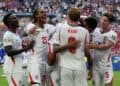 Jugadores de la selección de Inglaterra celebran un gol en el partido de cuartos de final del Mundial en Miami