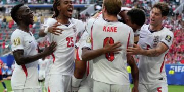 Jugadores de la selección de Inglaterra celebran un gol en el partido de cuartos de final del Mundial en Miami