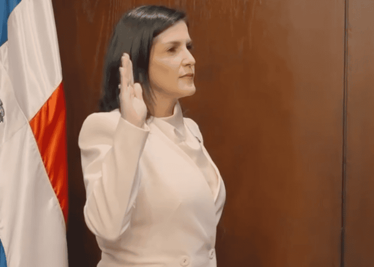 Biviana Riveiro juramentada como vicepresidenta ejecutiva de Fiduciaria Reservas