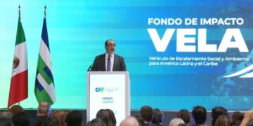 Representantes del CAF durante la presentación del Fondo de Impacto Vela en Ciudad de México