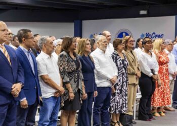 Carolina Mejía durante una conferencia del PRM presentando su propuesta de desarrollo nacional