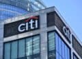 Sede de Citigroup en Nueva York con el logo del banco tras reportar utilidades trimestrales
