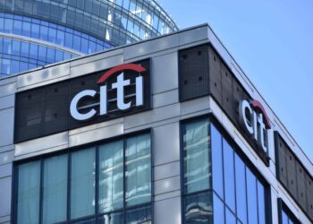 Sede de Citigroup en Nueva York con el logo del banco tras reportar utilidades trimestrales