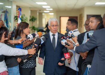 El presidente del Senado dominicano, Ricardo de los Santos, durante una sesión legislativa