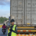 Congestión vehicular en avenida de Santo Domingo con agentes de la DIGESETT dirigiendo el tránsito