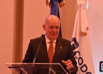 Pedro Urrutia, director de la DGII, durante un desayuno empresarial organizado por Codopyme