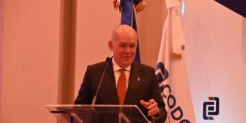 Pedro Urrutia, director de la DGII, durante un desayuno empresarial organizado por Codopyme