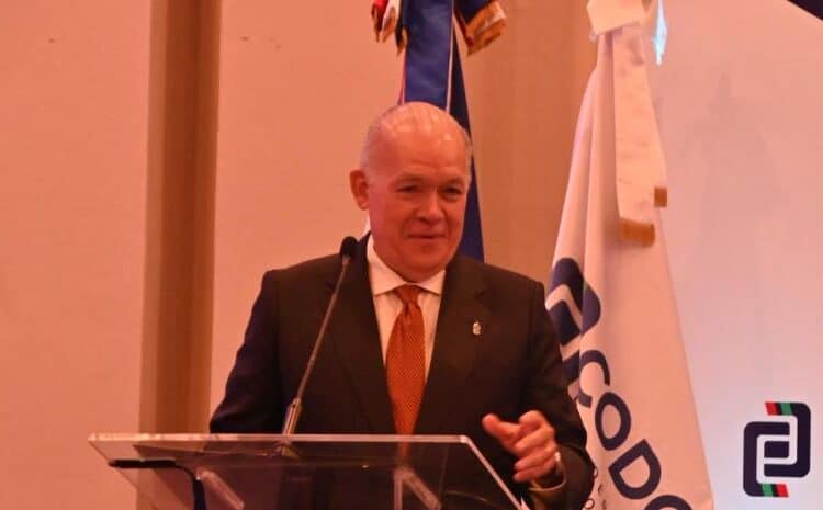 Pedro Urrutia, director de la DGII, durante un desayuno empresarial organizado por Codopyme