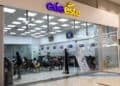 Fachada con logo de la distribuidora de electricidad EDEEste en República Dominicana