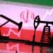 Petrolero navegando por el Estrecho de Ormuz, punto clave del comercio mundial de crudo