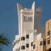 Fachada blanca del hotel Delano en la avenida Collins de Miami Beach tras su reapertura