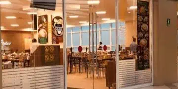 Sucursal de la cadena mexicana de restaurantes La Casa de Toño en Ciudad de México