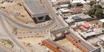 Torres de líneas de transmisión eléctrica de alta tensión en la región Norte de República Dominicana
