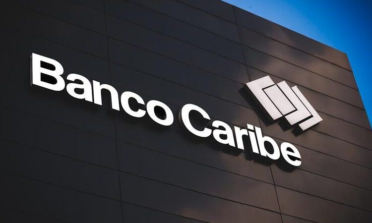 Sede de Banco Caribe en Santo Domingo tras la confirmación de su calificación A- por Feller Rate