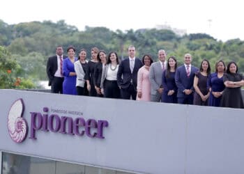 Edificio comercial y sucursales que integran la cartera del fondo inmobiliario Pioneer II en Republica Dominicana