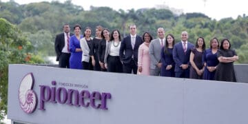 Edificio comercial y sucursales que integran la cartera del fondo inmobiliario Pioneer II en Republica Dominicana