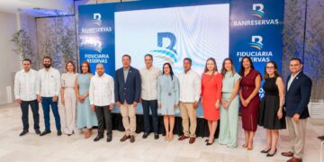 Ejecutivos del Grupo Reservas en un encuentro con inversionistas del sector turístico en Puerto Plata