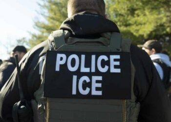 Centro de detención de migrantes de ICE en Estados Unidos con instalaciones de alta seguridad