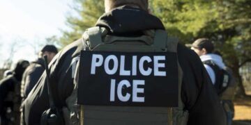 Centro de detención de migrantes de ICE en Estados Unidos con instalaciones de alta seguridad