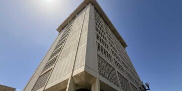 Grúas y obras de construcción en una ciudad dominicana en pleno crecimiento economico