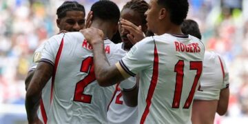 Jugadores de Inglaterra celebran el tercer lugar del Mundial 2026 en el Hard Rock Stadium de Miami