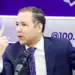 Dirigente político del PLD durante una entrevista radial en Santo Domingo