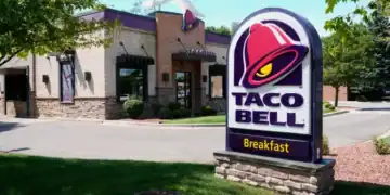 Local de Taco Bell con lechuga iceberg rallada señalada en brote de parásito en EEUU